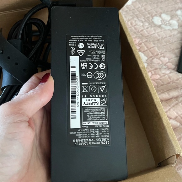 Razer Model No. : RC21-0169
Universal Dock
Rating : 20.0V --- 6.75A - Picture 4 of 14